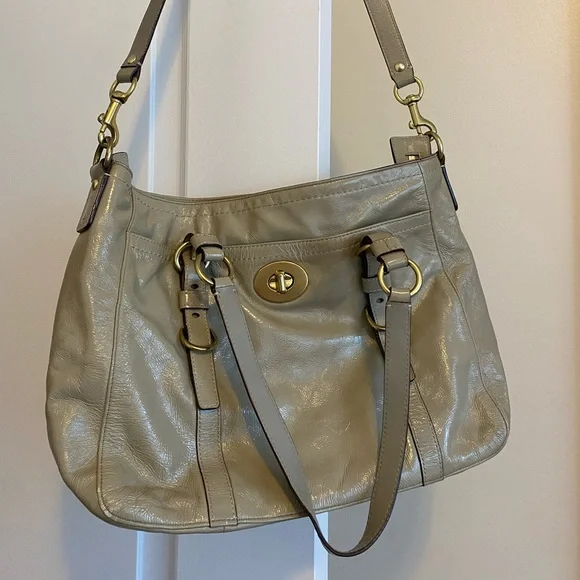 GUC Coach Chelsea Vintage Turnlock Tote - Picture 1 of 13